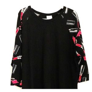 LuLaRoe Randy with lipstick on sleeves